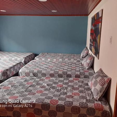 La Parada Del Tren Hostel Богота Экстерьер фото