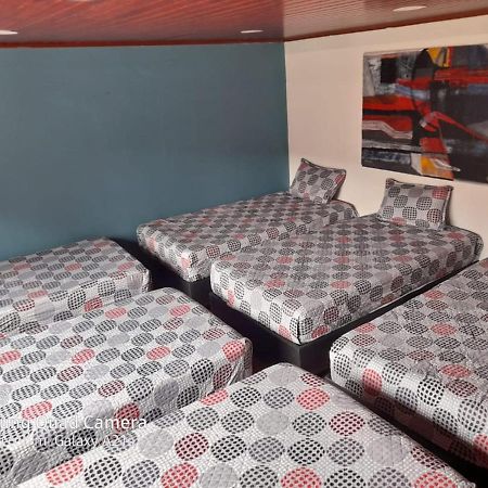 La Parada Del Tren Hostel Богота Экстерьер фото