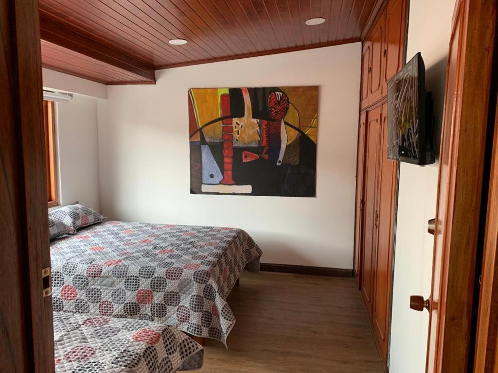 La Parada Del Tren Hostel Богота Экстерьер фото