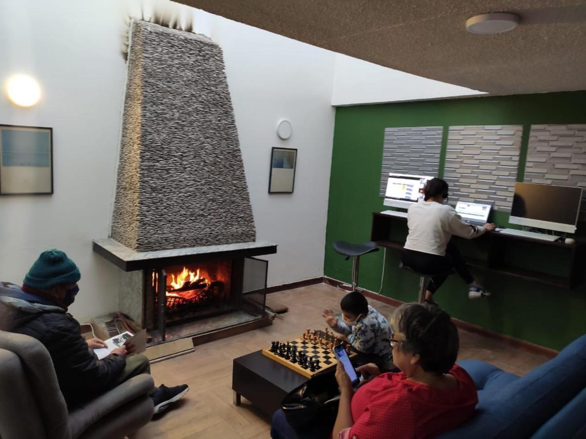 La Parada Del Tren Hostel Богота Экстерьер фото