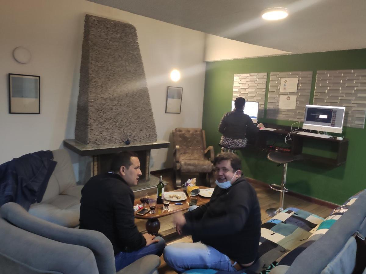 La Parada Del Tren Hostel Богота Экстерьер фото