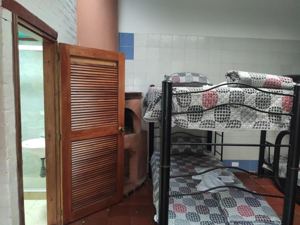 La Parada Del Tren Hostel Богота Экстерьер фото