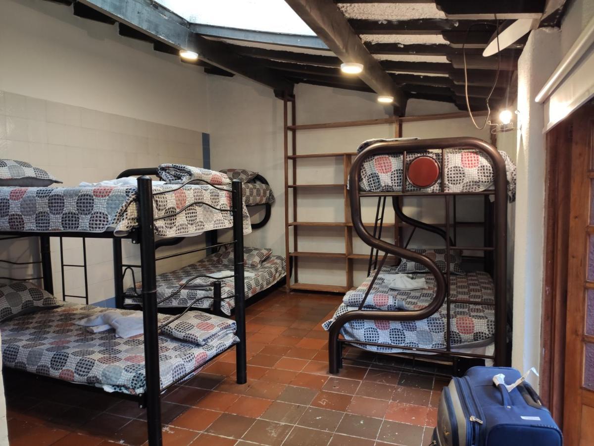 La Parada Del Tren Hostel Богота Экстерьер фото