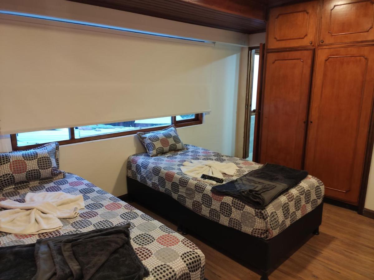 La Parada Del Tren Hostel Богота Экстерьер фото
