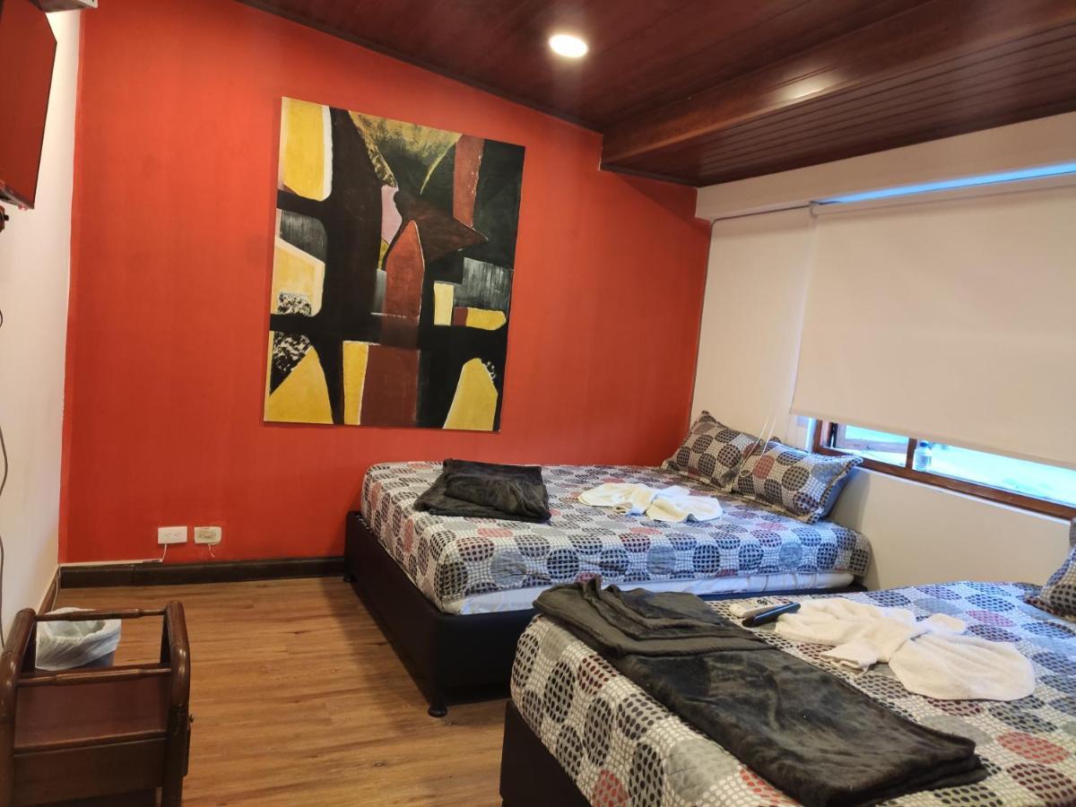 La Parada Del Tren Hostel Богота Экстерьер фото