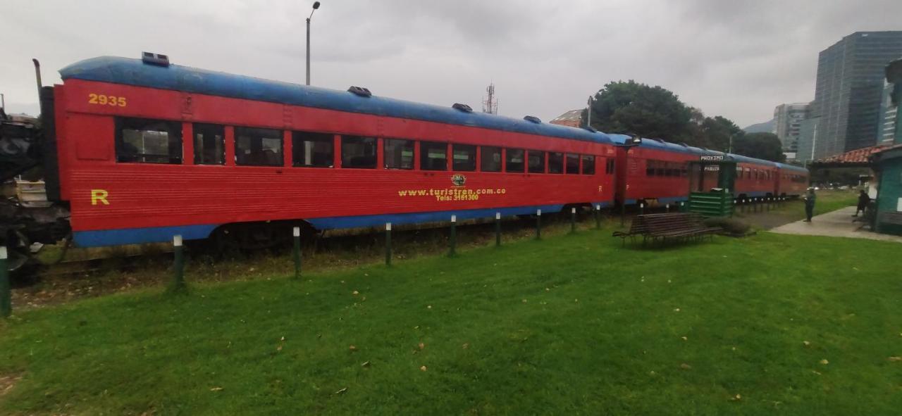 La Parada Del Tren Hostel Богота Экстерьер фото