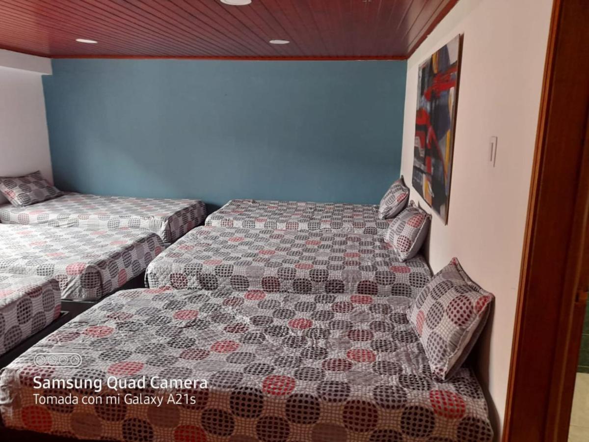 La Parada Del Tren Hostel Богота Экстерьер фото