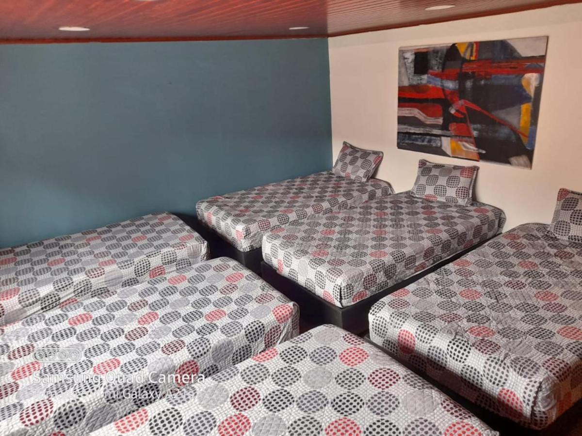 La Parada Del Tren Hostel Богота Экстерьер фото