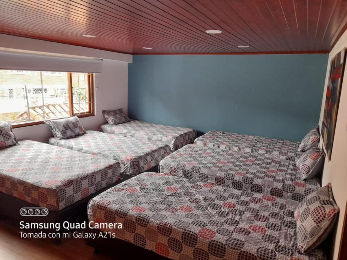 La Parada Del Tren Hostel Богота Экстерьер фото