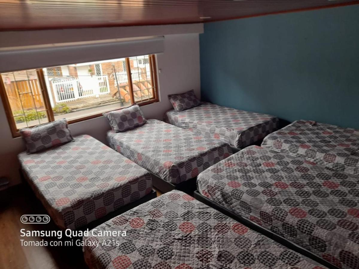 La Parada Del Tren Hostel Богота Экстерьер фото